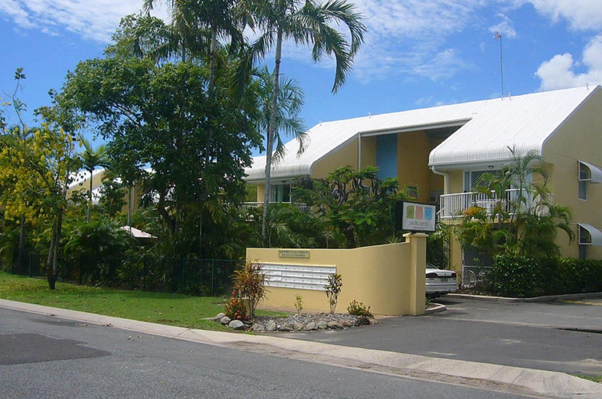 Pacific Sands Apartments Cairns Buitenkant foto